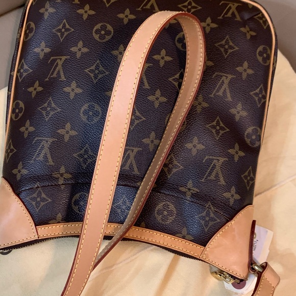 SOLD! Louis Vuitton Odeon PM - Picture 3 of 6